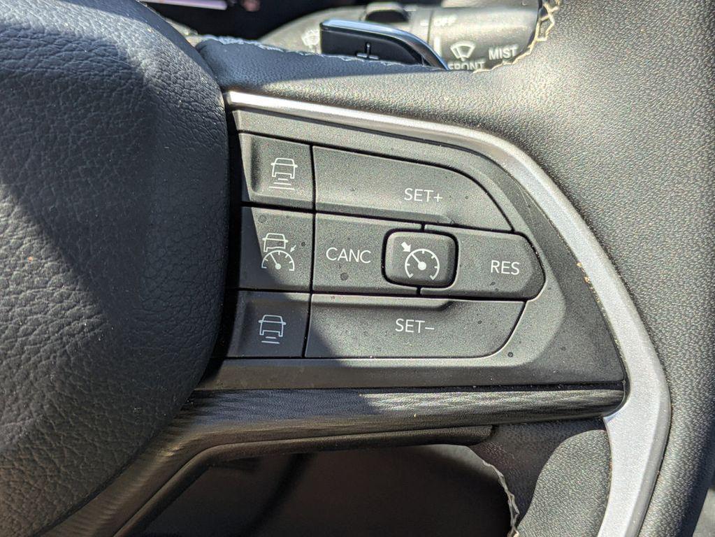 used 2023 Jeep Grand Cherokee car, priced at $27,990