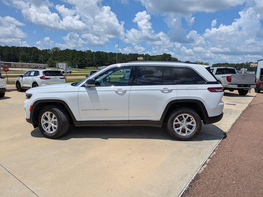 used 2024 Jeep Grand Cherokee car, priced at $33,995
