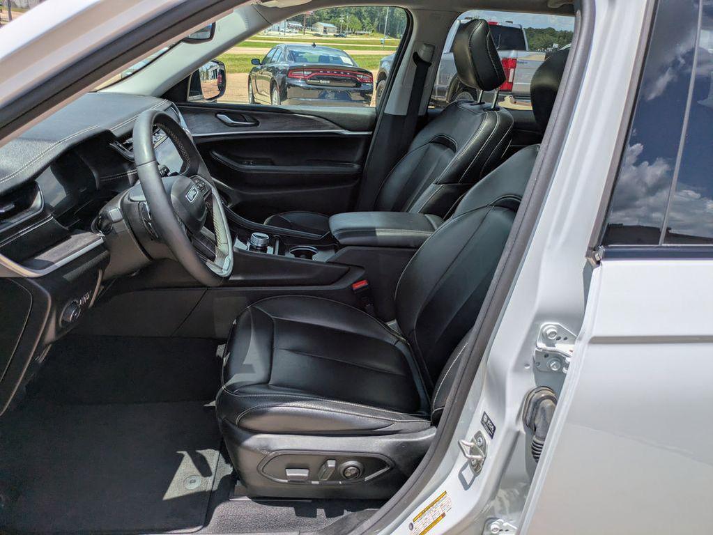 used 2024 Jeep Grand Cherokee car, priced at $33,995