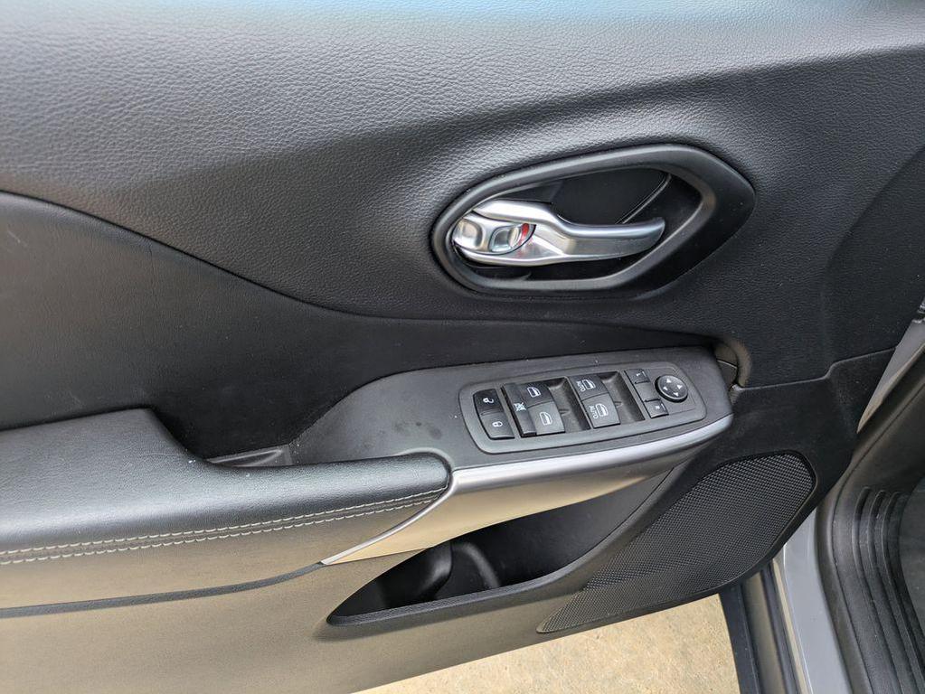 used 2022 Jeep Cherokee car, priced at $24,990