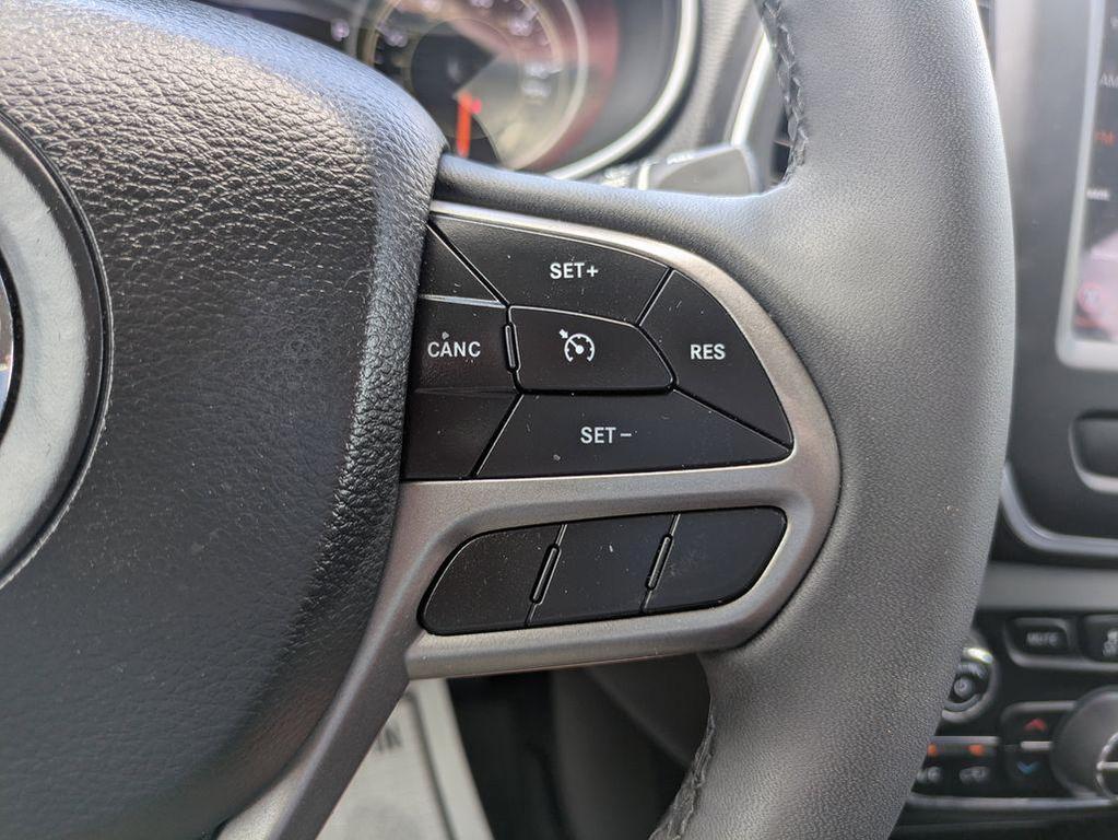 used 2022 Jeep Cherokee car, priced at $24,990