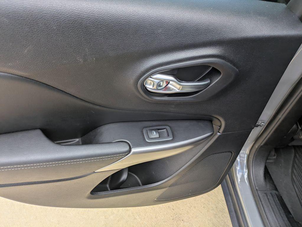 used 2022 Jeep Cherokee car, priced at $24,990