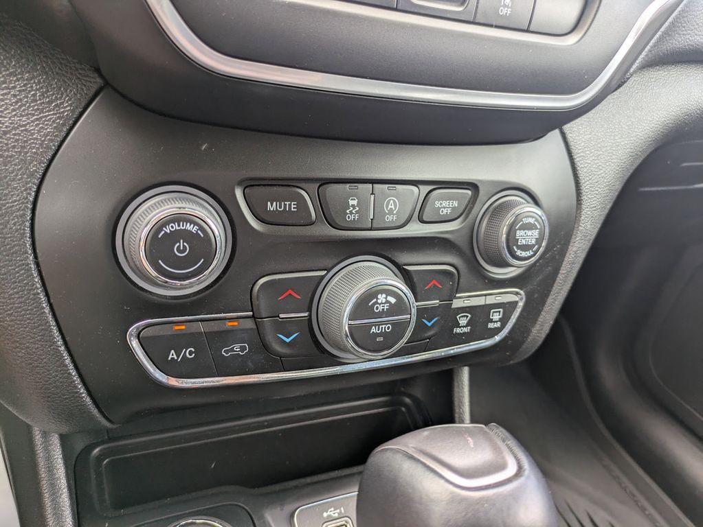 used 2022 Jeep Cherokee car, priced at $24,990