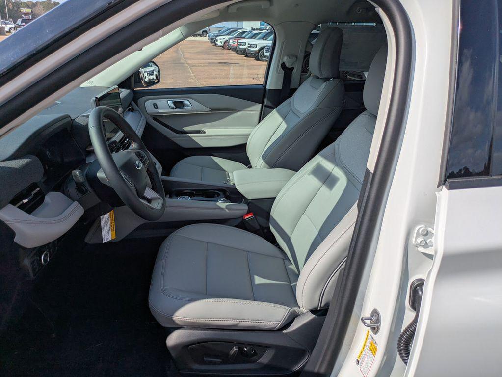 new 2025 Ford Explorer car, priced at $47,075