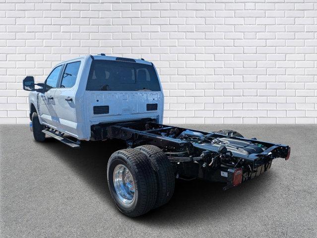 new 2025 Ford F-350 car, priced at $62,820