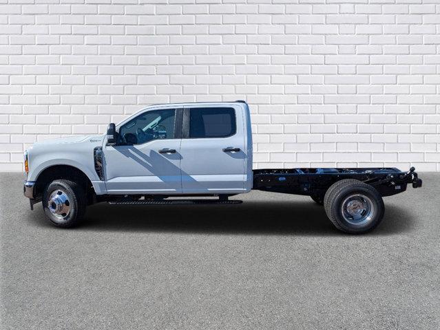 new 2025 Ford F-350 car, priced at $62,820