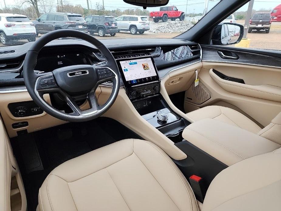 new 2024 Jeep Grand Cherokee L car, priced at $54,672