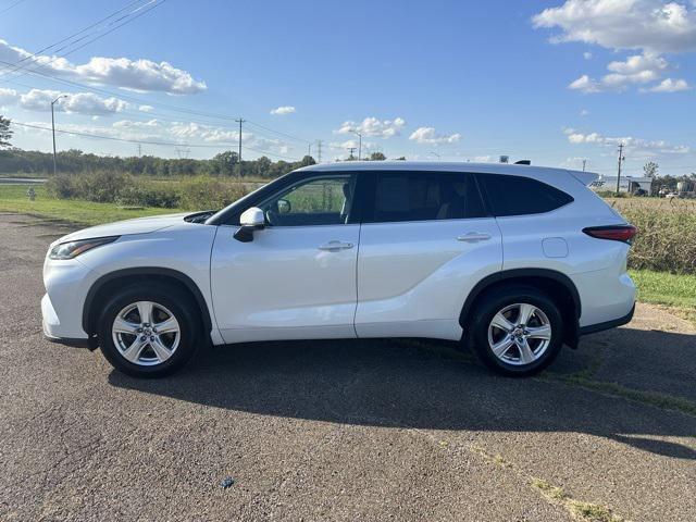 used 2022 Toyota Highlander car, priced at $29,299