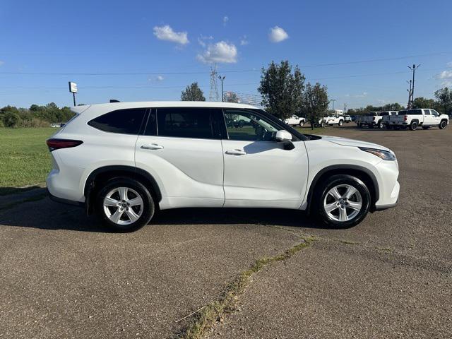 used 2022 Toyota Highlander car, priced at $29,299