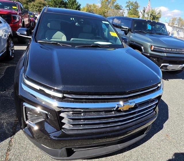 used 2025 Chevrolet Traverse car, priced at $38,565