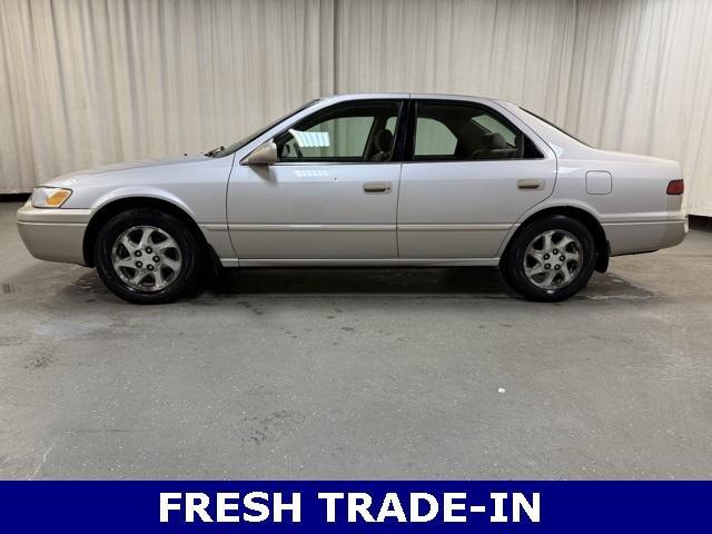 used 1998 Toyota Camry car, priced at $4,325