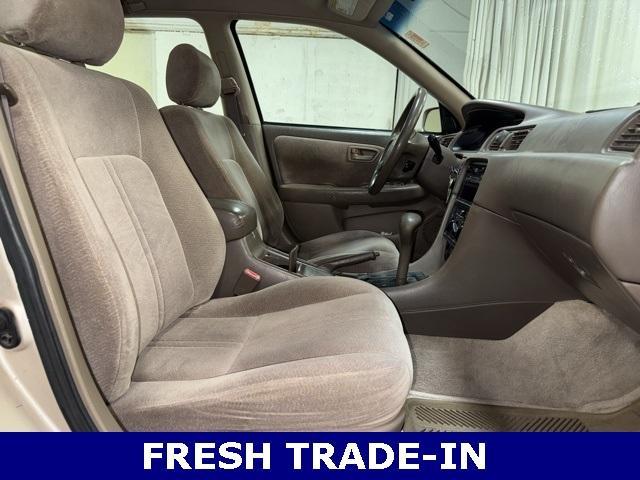 used 1998 Toyota Camry car, priced at $4,325