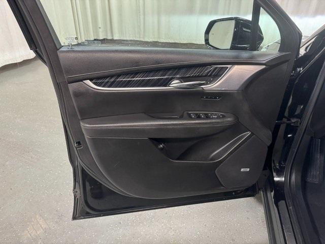 used 2025 Cadillac XT6 car, priced at $44,725