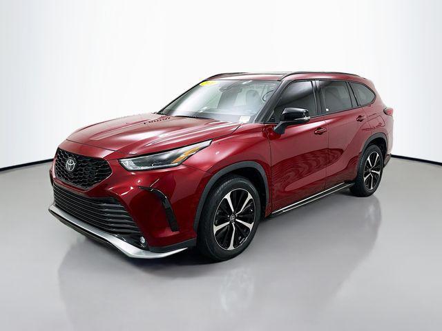 used 2021 Toyota Highlander car, priced at $39,900