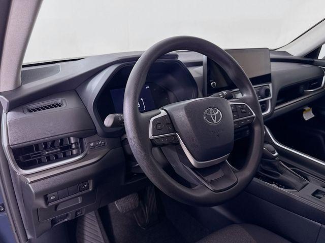 new 2025 Toyota Highlander car, priced at $41,039