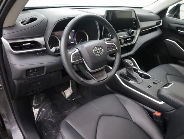 used 2023 Toyota Highlander car, priced at $35,750