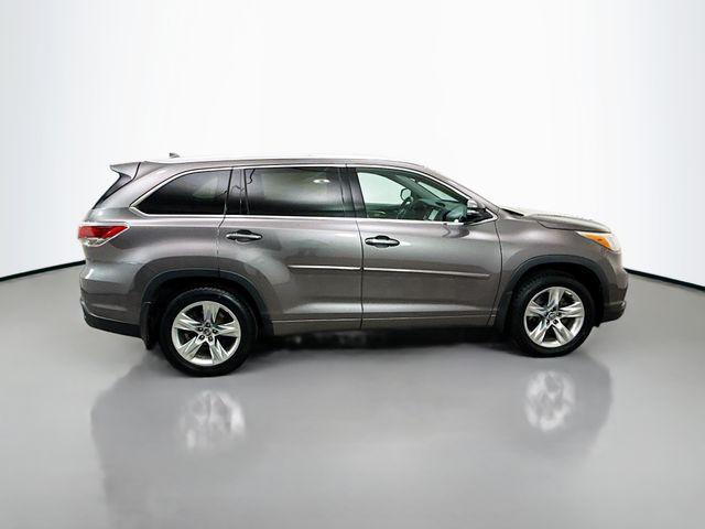 used 2016 Toyota Highlander car, priced at $13,850