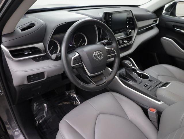 used 2022 Toyota Highlander car, priced at $35,950