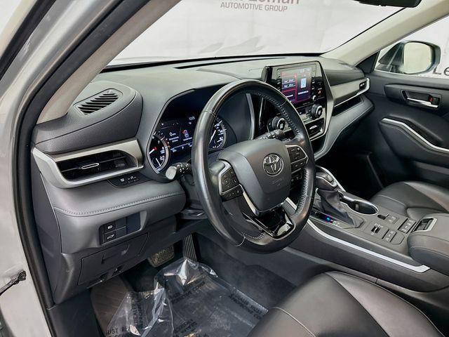 used 2021 Toyota Highlander car, priced at $31,350