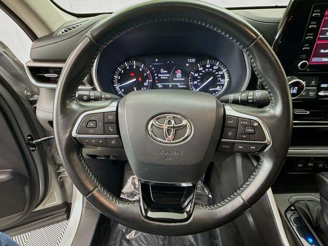 used 2021 Toyota Highlander car, priced at $31,350