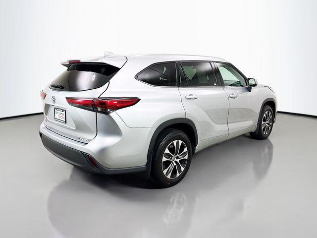 used 2021 Toyota Highlander car, priced at $31,350