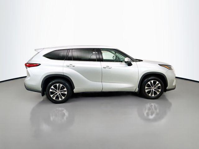 used 2021 Toyota Highlander car, priced at $31,350