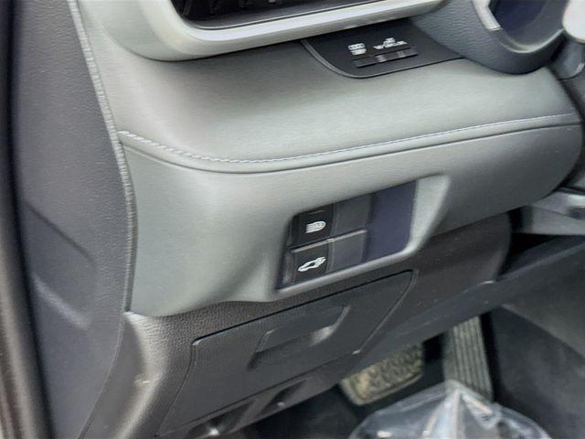 used 2021 Toyota Highlander car, priced at $31,350