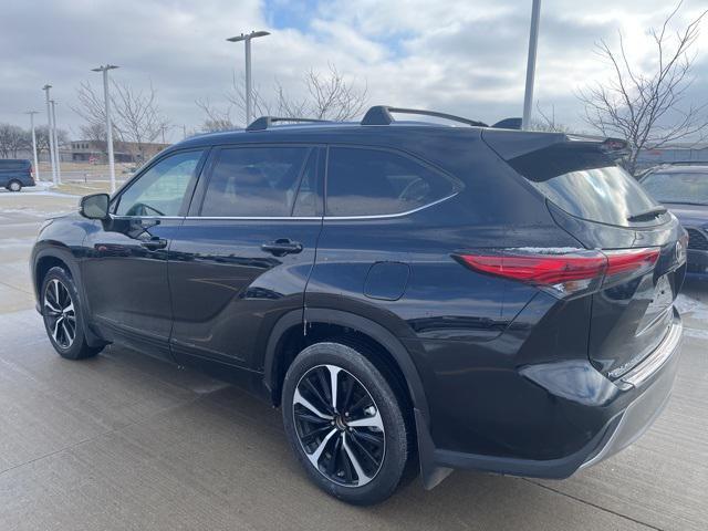 used 2023 Toyota Highlander car, priced at $44,950