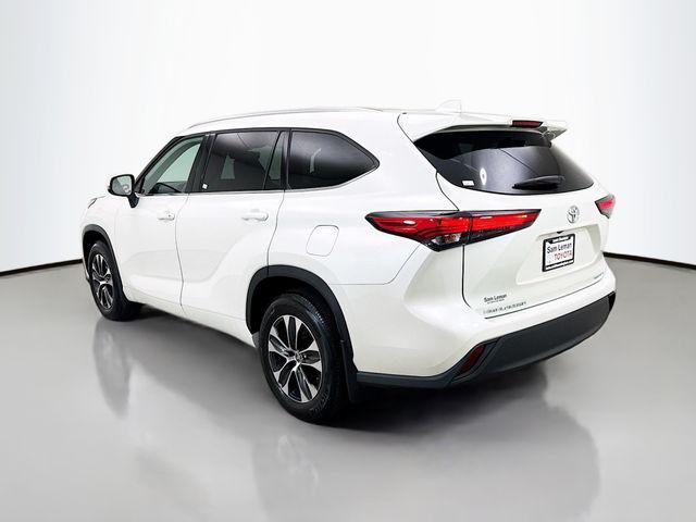 used 2021 Toyota Highlander car, priced at $33,650