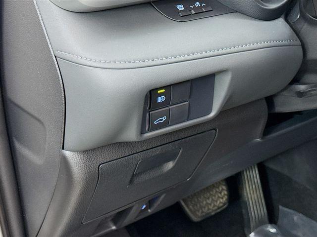 used 2021 Toyota Highlander car, priced at $33,650