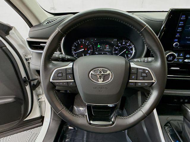 used 2021 Toyota Highlander car, priced at $33,650