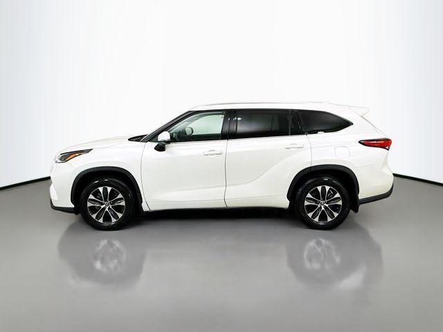 used 2021 Toyota Highlander car, priced at $33,650
