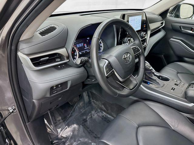 used 2023 Toyota Highlander car, priced at $38,250