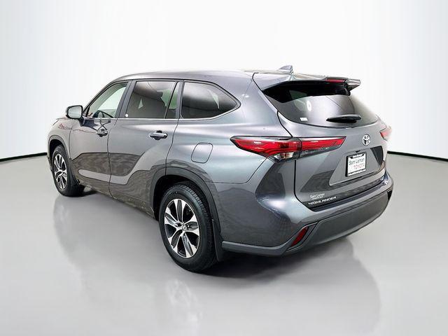 used 2023 Toyota Highlander car, priced at $38,250
