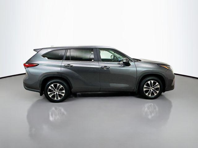 used 2023 Toyota Highlander car, priced at $38,250