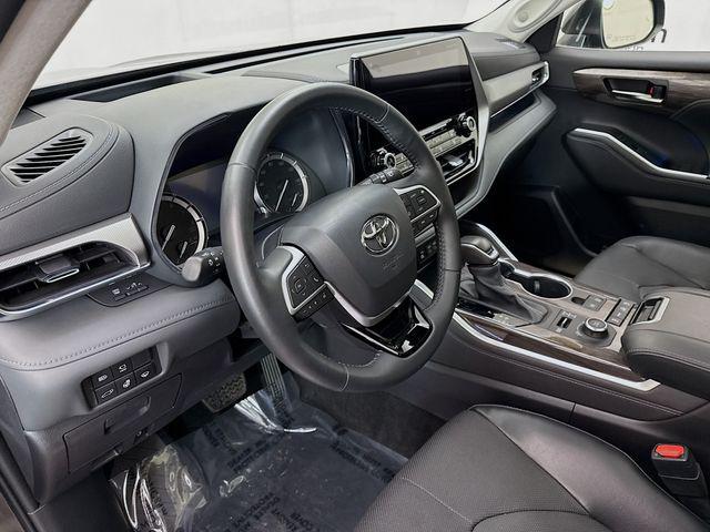 used 2022 Toyota Highlander car, priced at $46,650