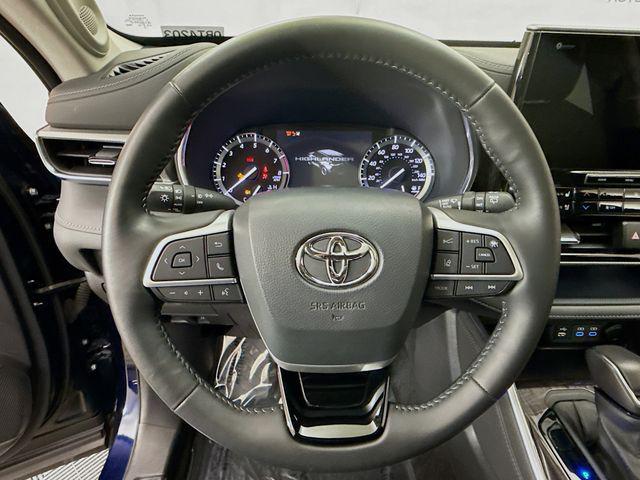 used 2022 Toyota Highlander car, priced at $46,650