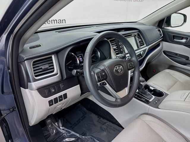 used 2014 Toyota Highlander car, priced at $20,950
