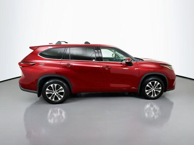 used 2022 Toyota Highlander Hybrid car, priced at $32,250