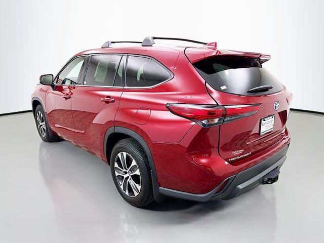 used 2022 Toyota Highlander Hybrid car, priced at $32,250