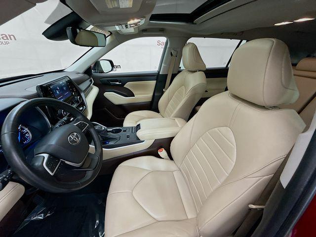 used 2022 Toyota Highlander Hybrid car, priced at $32,250