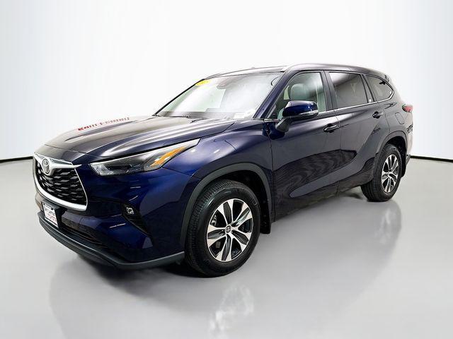 used 2025 Toyota Highlander car, priced at $46,850