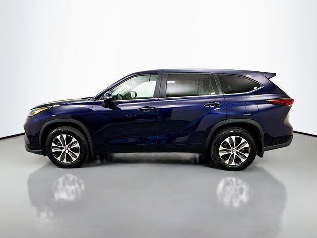 used 2025 Toyota Highlander car, priced at $46,850