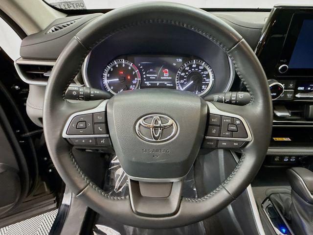 used 2023 Toyota Highlander car, priced at $38,995