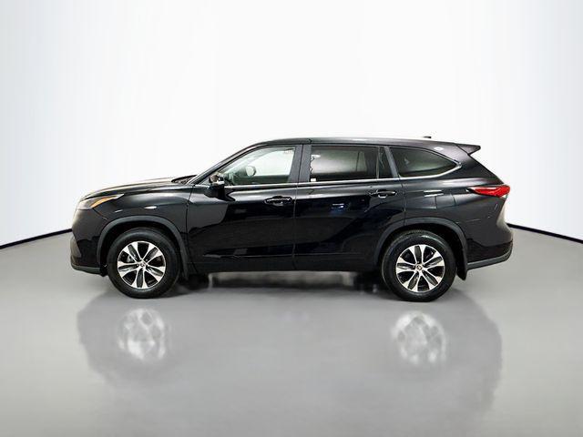used 2023 Toyota Highlander car, priced at $38,995