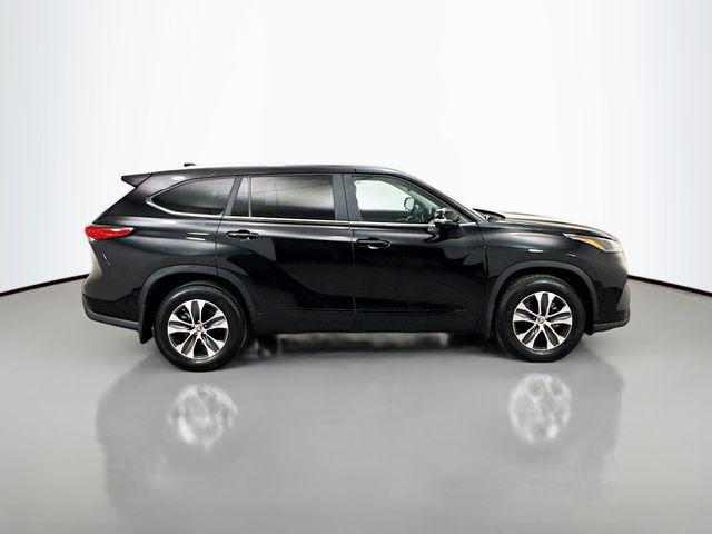 used 2023 Toyota Highlander car, priced at $38,995