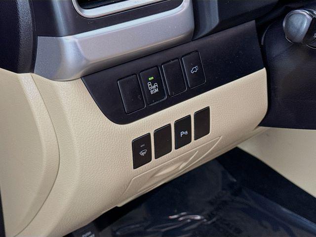 used 2016 Toyota Highlander car, priced at $21,450