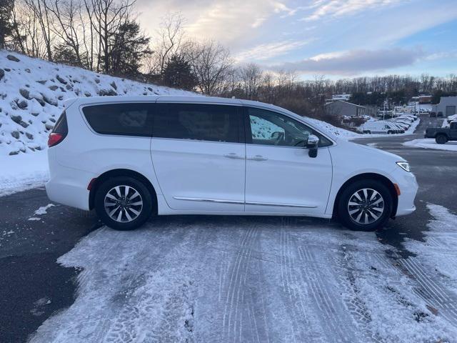 used 2023 Chrysler Pacifica Hybrid car, priced at $30,674