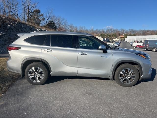 used 2021 Toyota Highlander Hybrid car, priced at $39,998