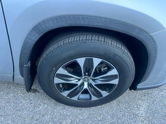 used 2020 Toyota Highlander car, priced at $36,219